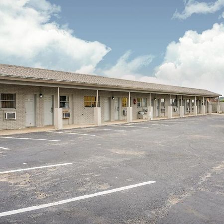 Oyo Hotel Austin Street Giddings エクステリア 写真