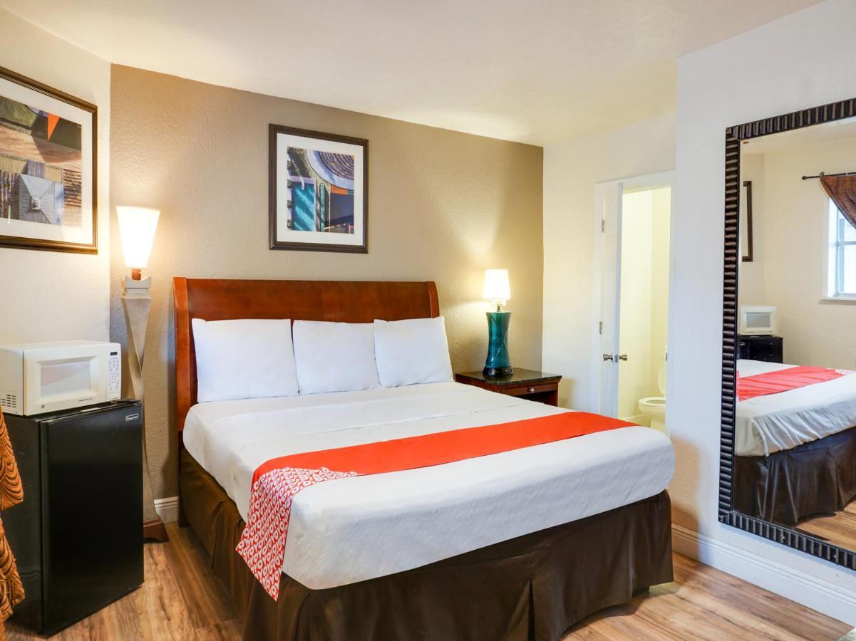 Oyo Hotel Austin Street Giddings エクステリア 写真