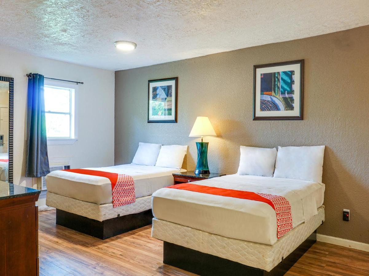 Oyo Hotel Austin Street Giddings エクステリア 写真