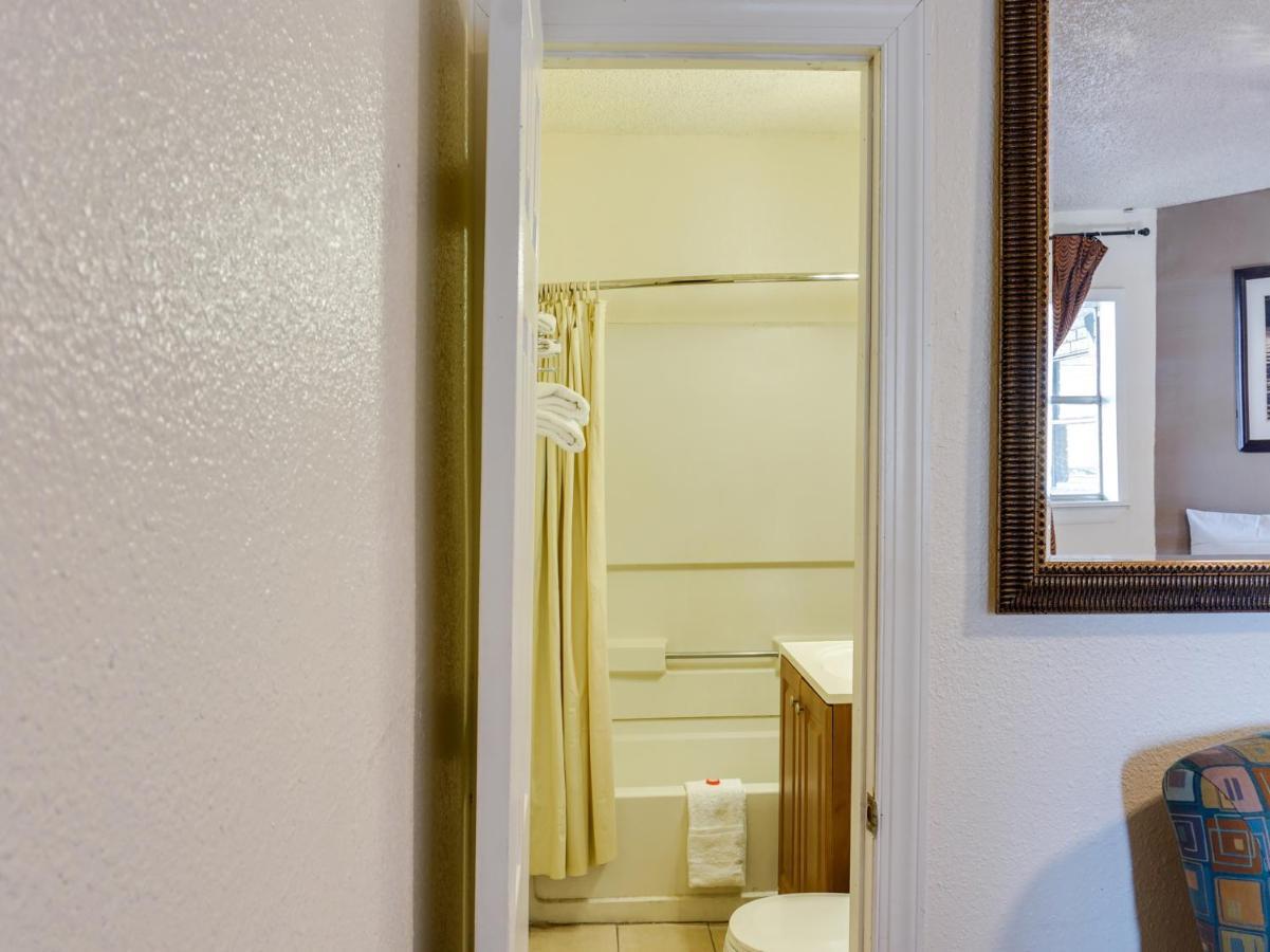Oyo Hotel Austin Street Giddings エクステリア 写真