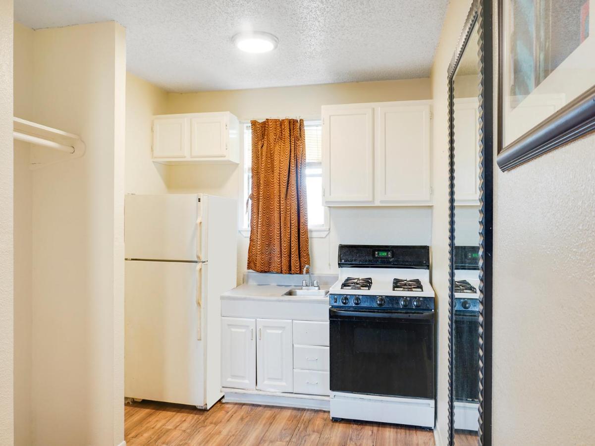 Oyo Hotel Austin Street Giddings エクステリア 写真