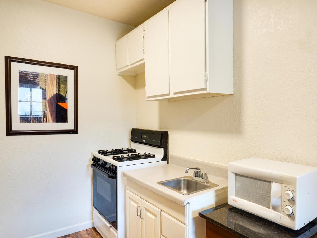 Oyo Hotel Austin Street Giddings エクステリア 写真