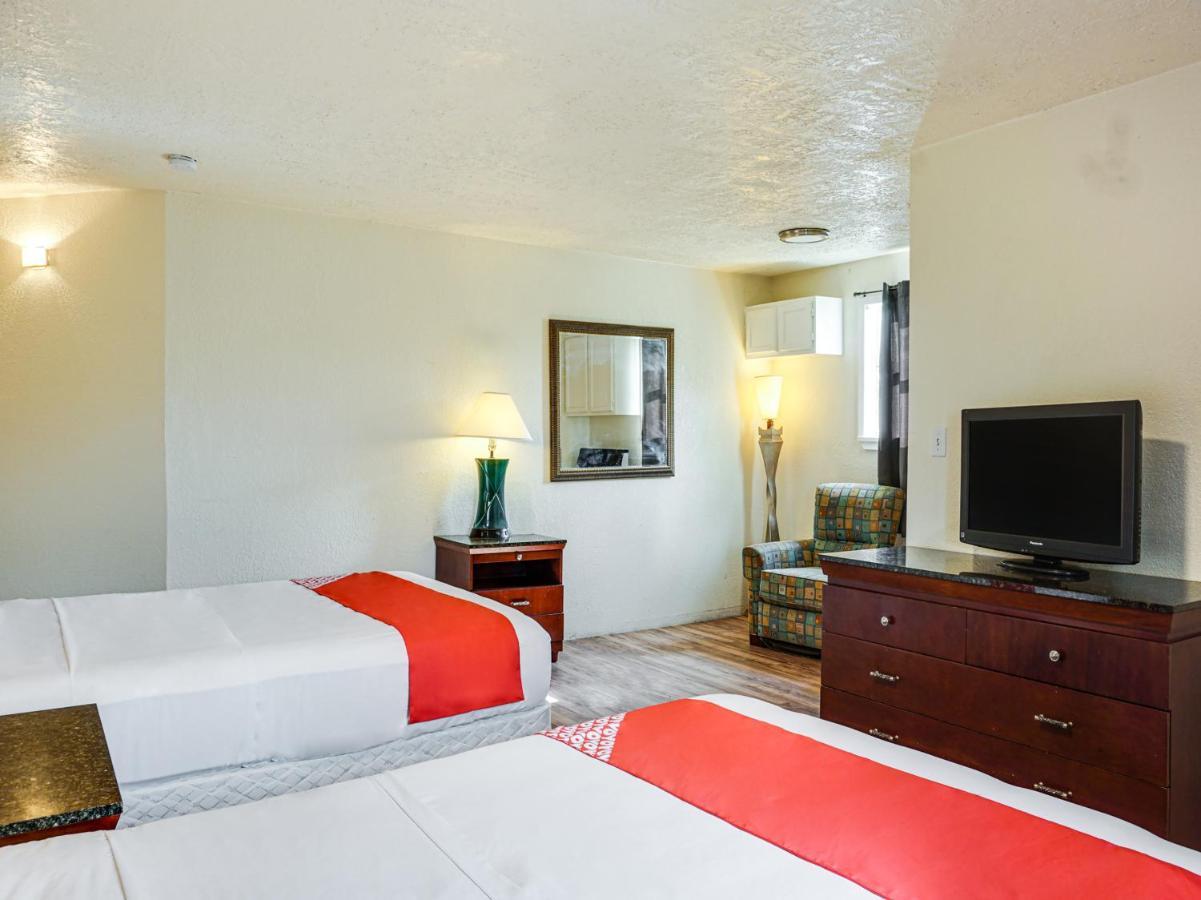 Oyo Hotel Austin Street Giddings エクステリア 写真