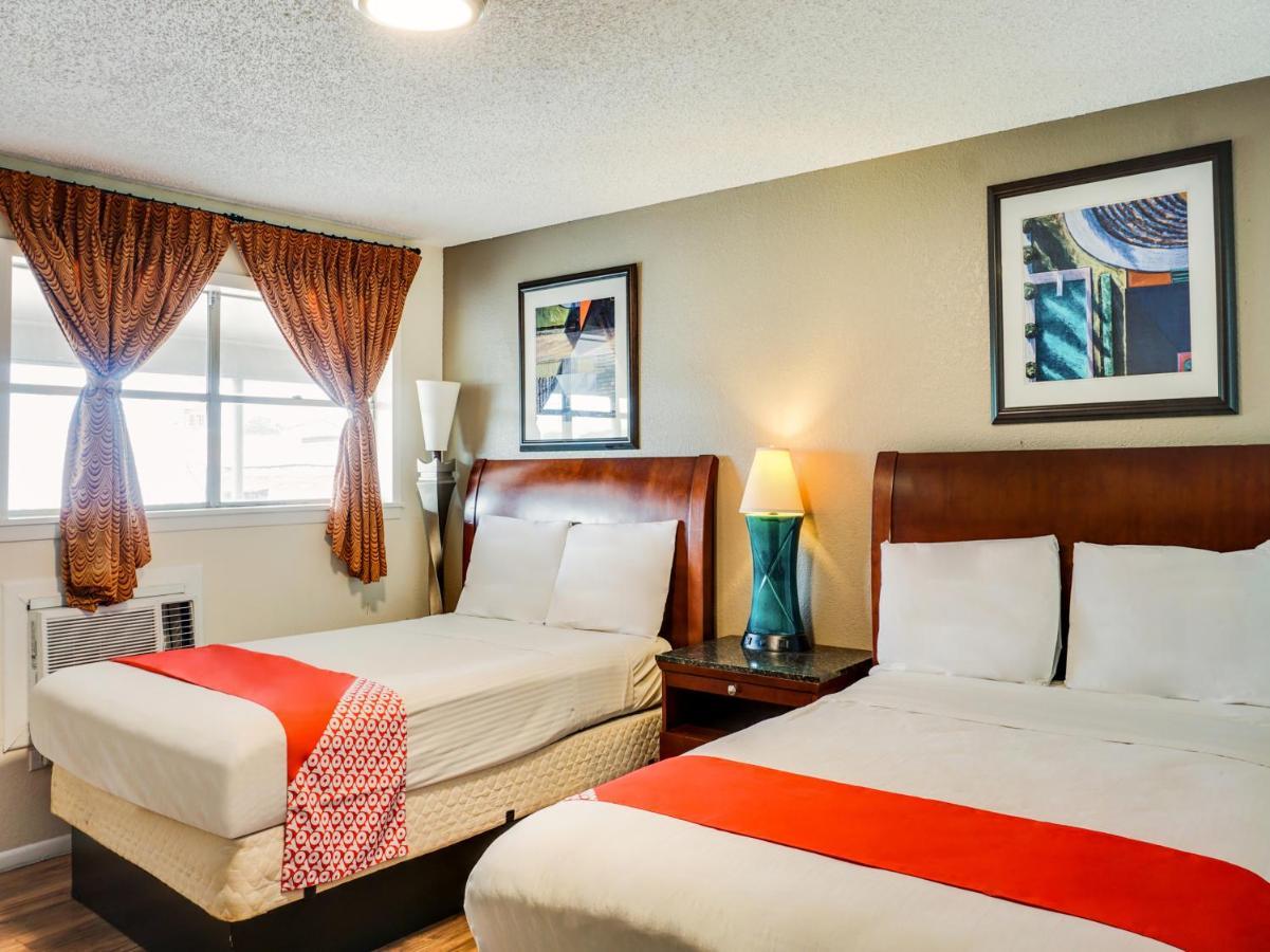Oyo Hotel Austin Street Giddings エクステリア 写真
